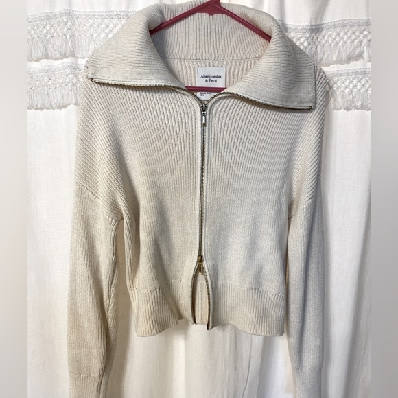 Abercrombie cream zip up sweater with tags - Picture 3 of 4